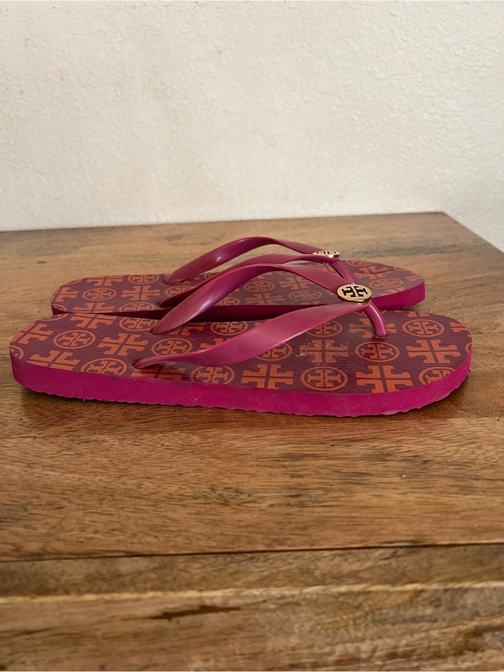 Tory Burch Flip Flops in Party Fuschia Traveler Square 650 Size 9M - Picture 3 of 10